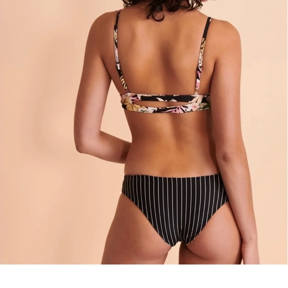 ☀️RIP CURL☀️ ON THE COAST TRI ON THE COAST REVERSIBLE CHEEKY BIKINI SET